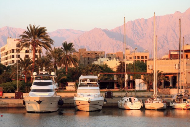 Jordania Port w Akabie o zachodzie słońca /Twój Styl