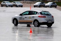Jak parkować prostopadle przodem i na kopertę?