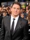 Ostry zawodnik. Serca kobiet podbił zaledwie trzy lata temu rolą ulicznego tancerza w filmie „Step up”. Dzisiaj Channing Tatum jest jednym z najbardziej rozchwytywanych aktorów młodego pokolenia. „Mam szczęście. Czuję się tak, jakbym wygrał na loterii”, mówi aktor o swojej zawrotnej karierze. Ostatnio mogliśmy go oglądać w filmie „G.I. Joe: Czas Kobry”. Aktor uwielbia sztuki walki. Mieszka w Miami z żoną.