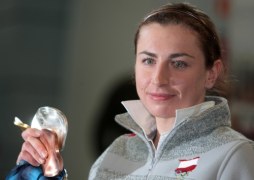 Na kanadyjskiej olimpiadzie Kowalczyk zdobyła trzy medale: złoty w biegu na 30 km, srebrny w sprincie i brązowy w biegu łączonym. 