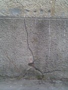 Pęknięte ściany, dom, gdzie trzeba wzmacniać fundamenty, zniszczone kominy – to skutki dwóch silnych podziemnych wstrząsów w kopalni Piast w Bieruniu.
