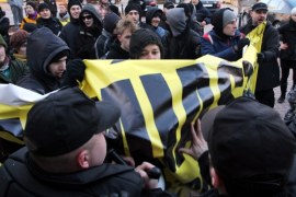 Policja argumentowała, że wkroczyła do akcji, ponieważ anarchiści wtargnęli na teren targów.