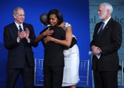 Michelle Obama z projektantem sukni Jasonem Wu
