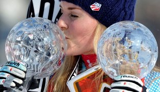 Vonn w tym sezonie sięgnęła także po Małe Kryształowe Kule w zjeździe, supergigancie i superkombinacji