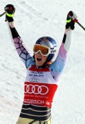 Vonn w tym sezonie sięgnęła także po Małe Kryształowe Kule w zjeździe, supergigancie i superkombinacji