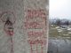 Antysemickie hasła na pomniku Ofiar Holocaustu w Krakowie