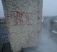 Antysemickie hasła na pomniku Ofiar Holocaustu w Krakowie