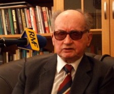 IPN twierdzi, że Kiszczak zwerbował Jaruzelskiego. Obaj zaprzeczają