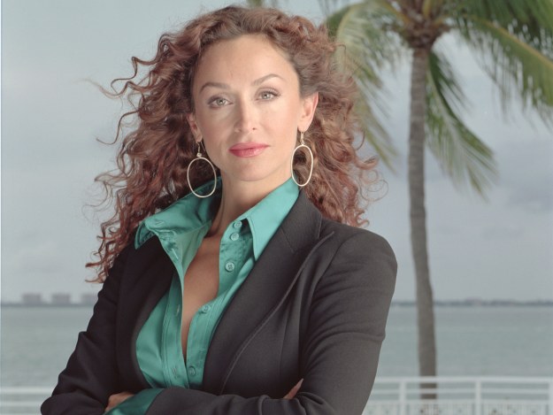 &nbsp; Sofia Milos jako Yelina Salas. W tle Miami /Polsat