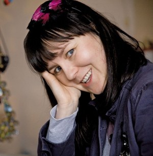 Karina Królak wykonała dla Darii Widawskiej recyklingowy naszyjnik &nbsp; /Twój Styl