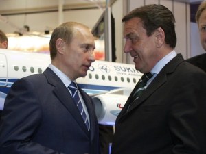 Kanclerz Gerhard Schroeder zaprzyjaźnił się z Putinem &nbsp; /Getty Images/Flash Press Media