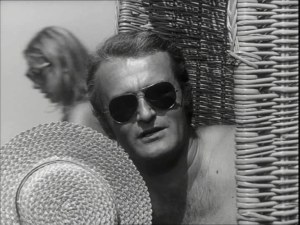 &nbsp;  Jak zwykle szarmancki Tadeusz "Zdejm kapelusz" Pluciński  /filmpolski.pl 