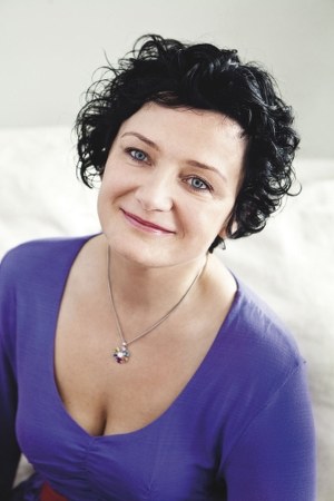 Iza - brunetka o chłodnym typie urody &nbsp; /Jacek Piątek /Twój Styl