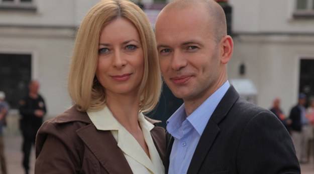  Mecenas Kotowski (Grzegorz Mieczarek) i Anna Olkowicz (Ewa Kaim). /Agencja W. Impact