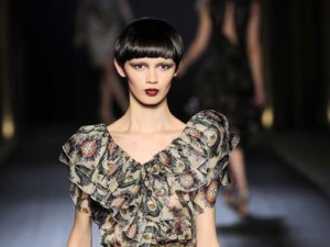Modelka na pokazie Akhmaduliny, wiosna-lato 2010 &nbsp; /East News/ Zeppelin