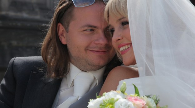 &nbsp; Kasia Gosztyła (Gracja Niedźwiedź) i Bartek Orłow (Bogusław Kudłek) powiedzą sobie "tak" /Agencja W. Impact