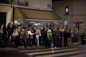 Wieczorem miejscem akcji staje się Rue de Menilmontant &nbsp; /The New York Times Syndicate