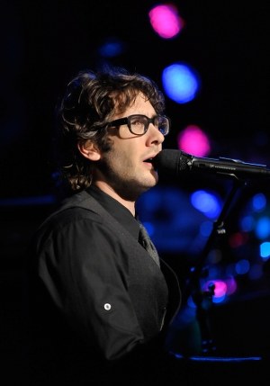 Josh Groban gra koncerty z orkiestrą, ale lubi też te na fortepian, gitary i harmonię &nbsp; /Getty Images/Flash Press Media