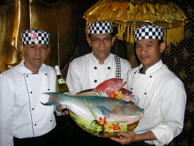 Kucharze restauracji Galeria Bali & Buddha Club - prawdziwi mistrzowie kuchni balijskiej &nbsp; /materiały prasowe