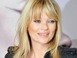 Kate Moss to chyba najpiękniejsza z nałogowych palaczek &nbsp; /Getty Images/Flash Press Media