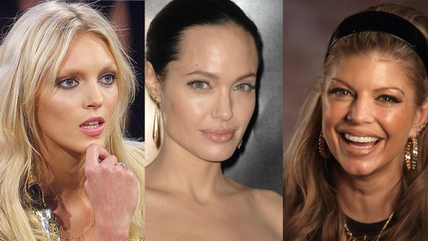 Złote, rozświetlające makijaże kochają wszystkie gwiazdy, niezależnie od koloru włosów i skóry. Na zdjęciu Anja Rubik, Angelina Jolie i Fergie /AKPA /East News