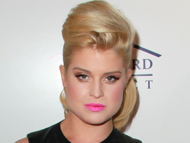 Kelly Osbourne subtelnie kształtując swoje brwi, złagodziła rysy twarzy &nbsp; /Getty Images/Flash Press Media