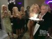 Pamela Anderson na urodzinach Hugh Hefnera, szefa pisma "Playboy", wystąpiła w stroju Ewy. Na występ Pameli musiały wyrazić zgodę trzy aktualne kochanki Hefnera.