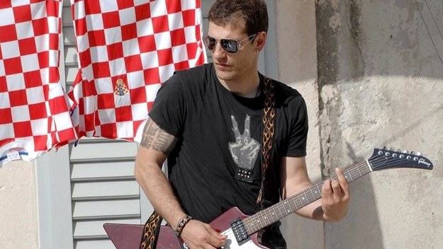 &nbsp; Bilić jako gitarzysta zespołu rockowego Rawbau 