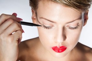 Sylwestrowy make-up w 15 minut