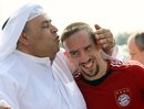Katarski szejk czule całuje Francka Ribery'ego