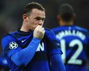 Wayne Rooney całujący herb Manchesteru United