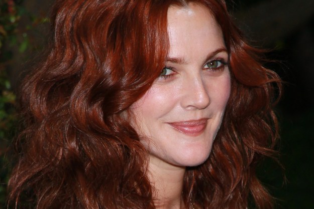 Drew Barrymore w nowym kolorze włosów wygląda olśniewająco /Getty Images/Flash Press Media