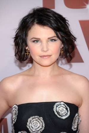 Ugniecione fale dodają Ginnifer Goodwin (33) dziewczęcości, a kontrolowany chaos na głowie ujmuje jej lat /Getty Images/Flash Press Media