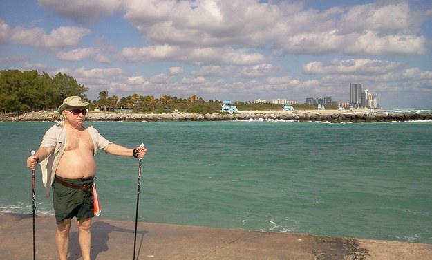 Lech Wałęsa na plaży w Miami
