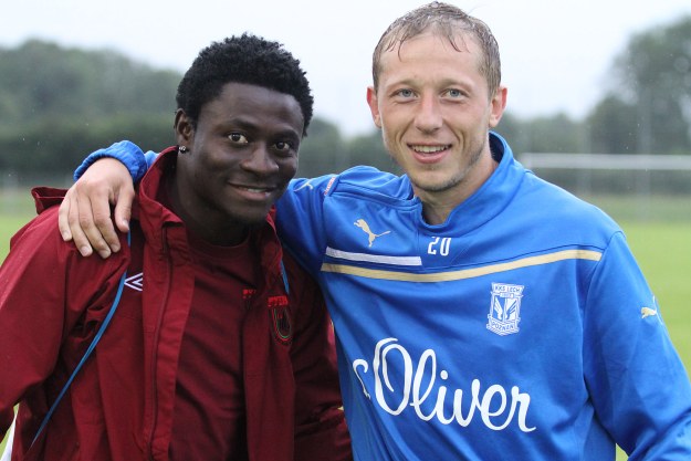 &nbsp; Kumple Obafemi Martins i Rafał Murawski, czyli dziś kat i ofiara /Andrzej Grupa /INTERIA.PL