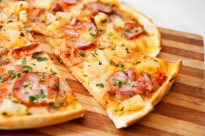 Specjaliści twierdzą, że najlepsza jest pizza na cienkim cieście. /&copy; Panthermedia