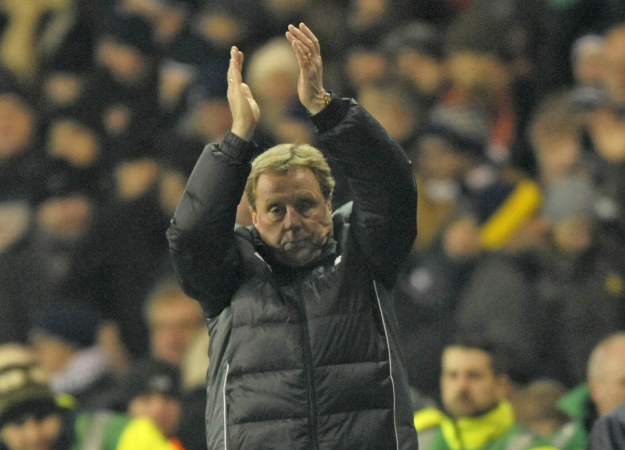 Harry Redknapp pozdrawia kibiców Tottenhamu /AFP
