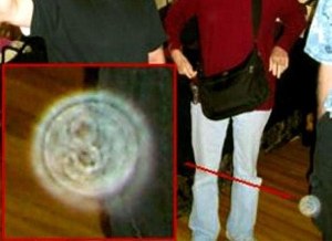 Orby na fotografiach wykonanych w nawiedzonym domu /Archiwum