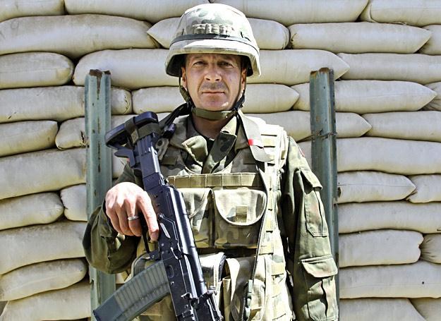 St. szer. Oleg Mikulski służy w bazie Warrior w Afganistanie. Zdjęcie wykonano aparatem Canon EOS 7D /Marcin Wójcik