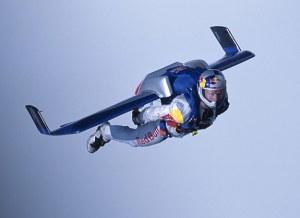 Felix Baumgartner podczas przelotu nad Kanałem La Manche /fot. Red Bull 