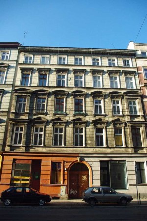 Kamienica nr 24 przy ulicy Chrobrego we Wrocławiu. W jej piwnicach poszukiwano skarbca /Odkrywca