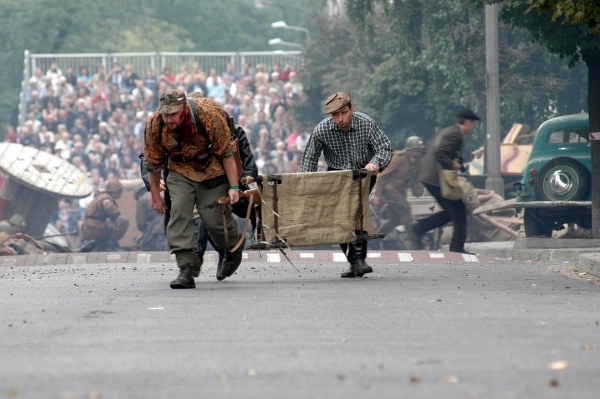  W inscenizacji można było zobaczyć fragmenty wydarzeń poprzedzających wybuch Powstania (27-28 lipca 1944r.), początek walk (pierwsze dni sierpnia 1944 r.), budowę barykad i starcia zgrupowania "Radysław" na ulicy warszawskiego Czerniakowa (5 września) oraz ostatnie chwile powstania (23 września 1944r.)