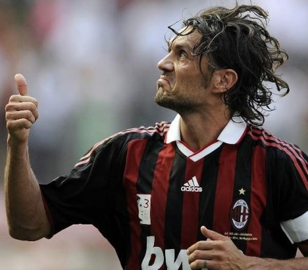 Maldini dziękował kibicom za doping, ale nie miał szczęśliwej miny /AFP
