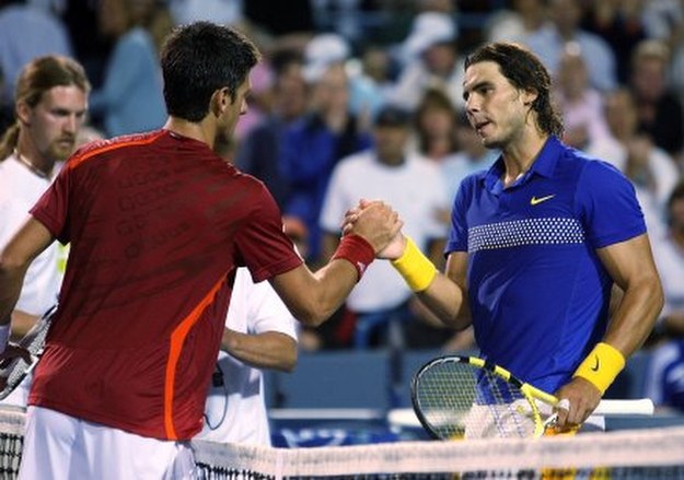 Novak Djokovic wyeliminował 6:1, 6:4 Hiszpana Rafaela Nadala /AFP