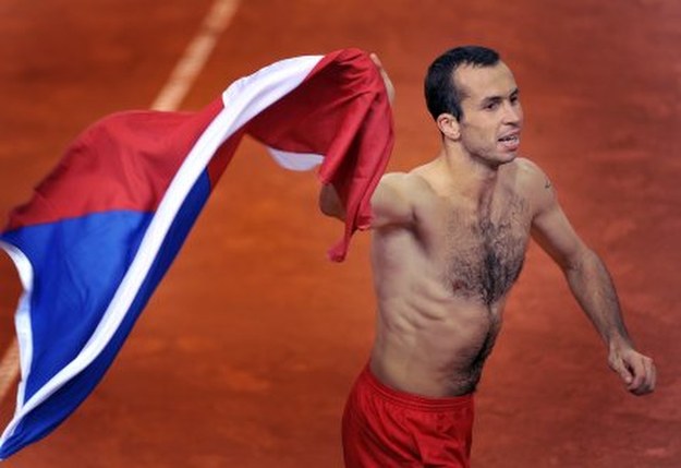 Radek Stepanek z czeską flagą /AFP