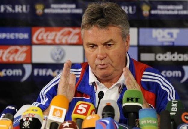 Trener reprezentacji Rosji Guus Hiddink zapowiedział surowe ukaranie imprezowiczów /AFP