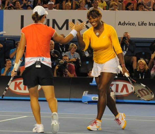 Z prawej Serena Williams /AFP