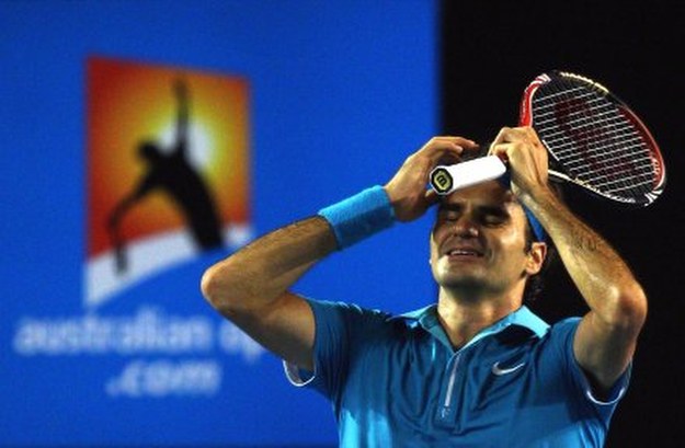 Roger Federer przegrał z infekcją /AFP