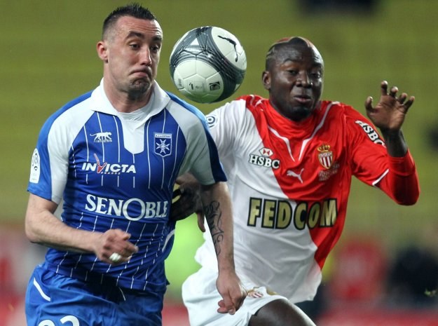 Ireneusz Jeleń i Cedric Mongongu z AS Monaco /AFP