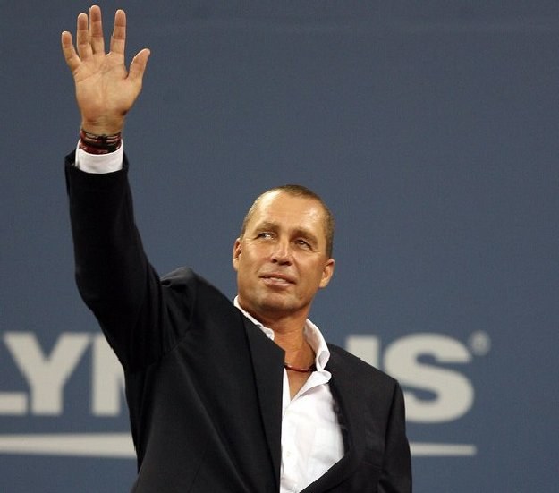 Lendl po 16 latach wrócił na kort /AFP
